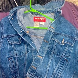 Super cute Wrangler Hero jean jacket size small!